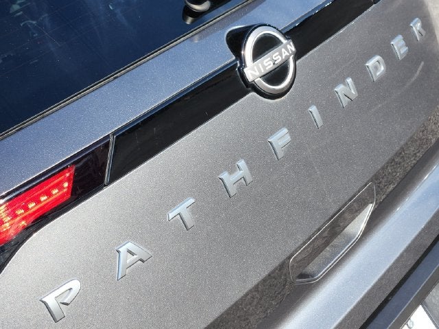 2023 Nissan Pathfinder SV