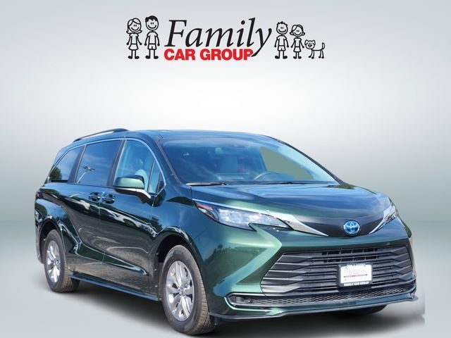 2025 Toyota Sienna LE 8 Passenger