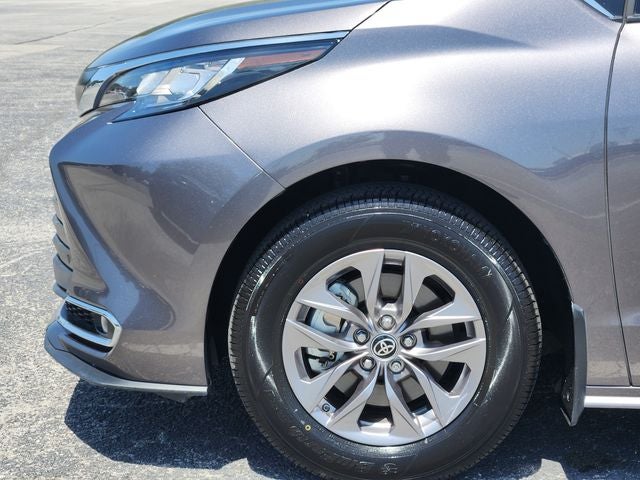 2023 Toyota Sienna XLE 8 Passenger