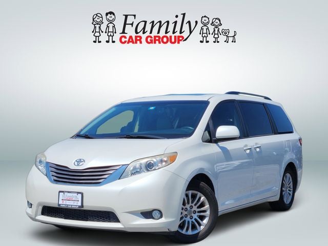 2017 Toyota Sienna XLE 8 Passenger