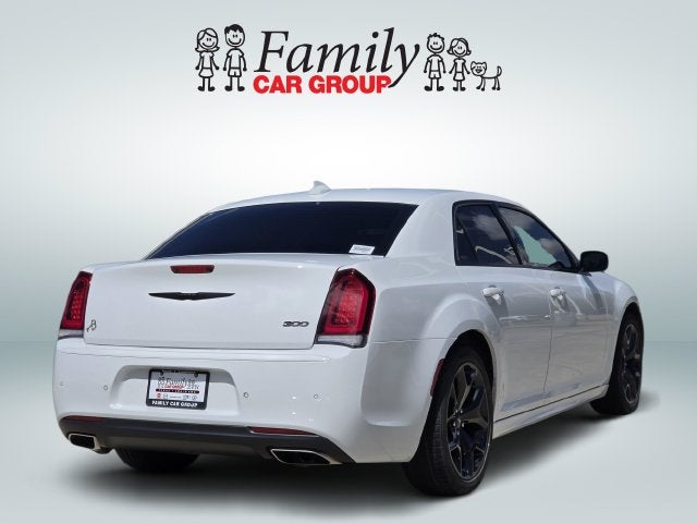 2023 Chrysler 300 Touring L