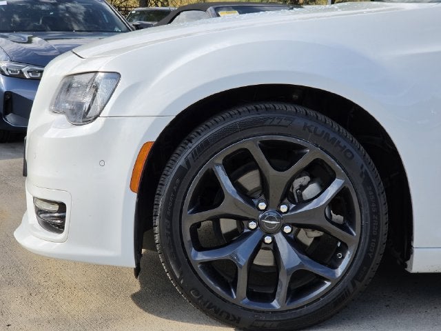 2023 Chrysler 300 Touring L