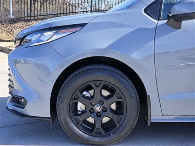 2025 Toyota Sienna Woodland Edition 7 Passenger