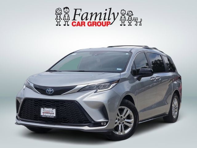 2022 Toyota Sienna XSE 7-Passenger Hybrid AWD's photo