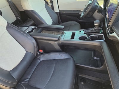 2025 Toyota Sienna Platinum 7 Passenger