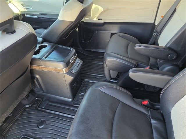 2025 Toyota Sienna Platinum 7 Passenger