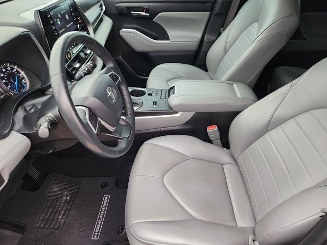 2022 Toyota Highlander Hybrid XLE