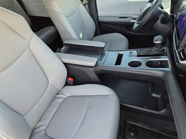 2025 Toyota Sienna XLE 8 Passenger