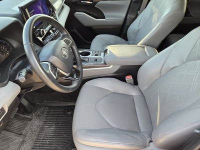 2023 Toyota Highlander Platinum