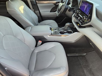2023 Toyota Highlander Platinum