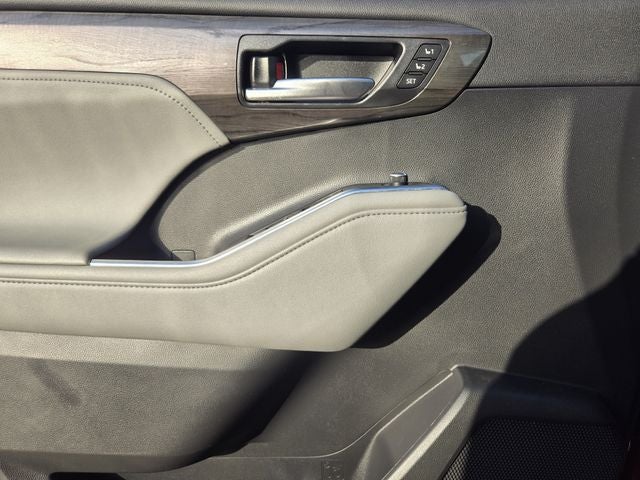 2023 Toyota Highlander Platinum