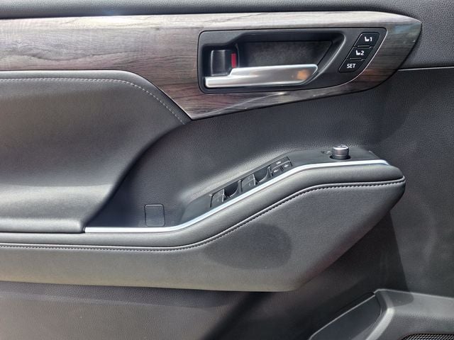 2022 Toyota Highlander Hybrid Limited