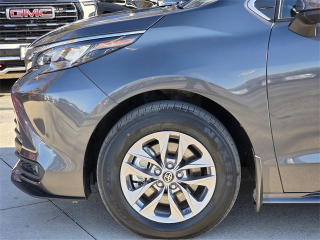 2025 Toyota Sienna XLE 8 Passenger