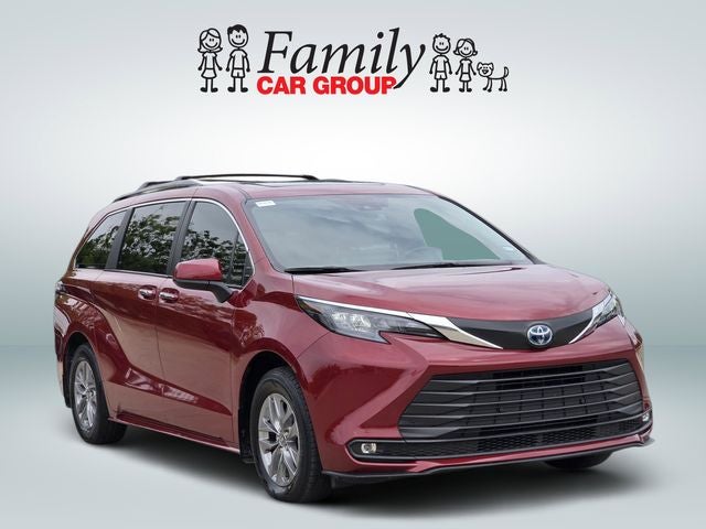 2025 Toyota Sienna XLE 8 Passenger