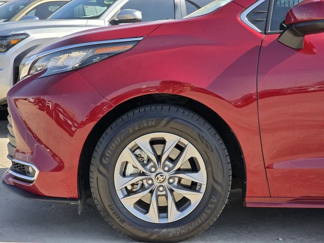 2022 Toyota Sienna XLE 7 Passenger