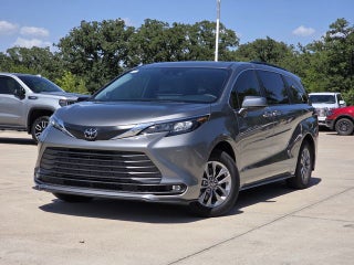 2026 Toyota Sienna XLE 8 Passenger