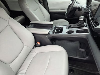 2025 Toyota Sienna XLE 8 Passenger