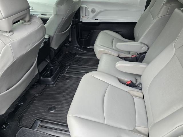 2025 Toyota Sienna XLE 8 Passenger