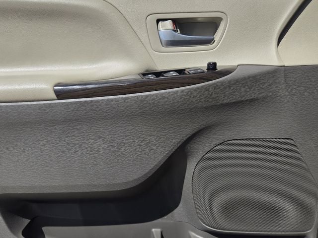 2017 Toyota Sienna XLE 8 Passenger