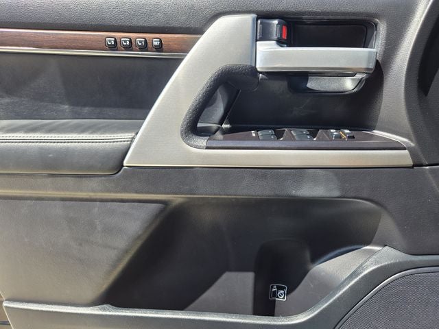 2018 Toyota Land Cruiser Base