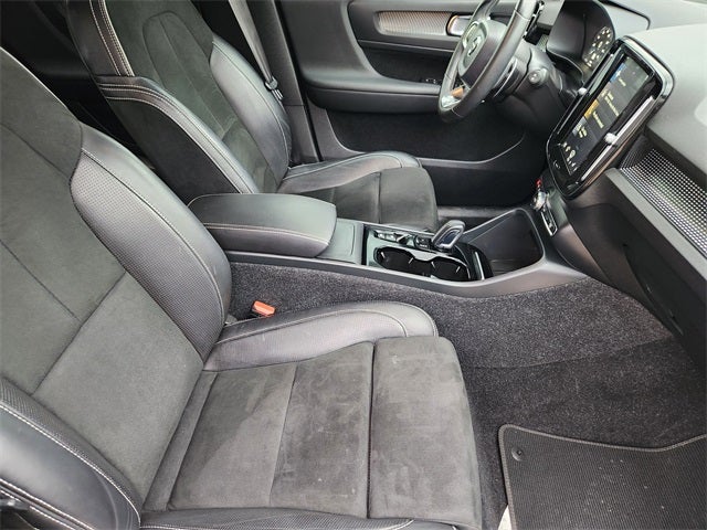 2020 Volvo XC40 R-Design