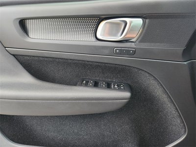 2020 Volvo XC40 R-Design