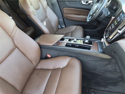 2024 Volvo XC60 B5 Plus Dark Theme