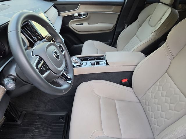 2025 Volvo XC90 B5 Core 2025.5