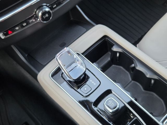 2025 Volvo XC90 B5 Core 2025.5
