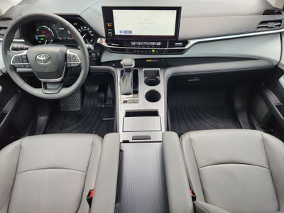 2025 Toyota Sienna XLE 8 Passenger