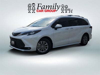 2025 Toyota Sienna XLE 8 Passenger