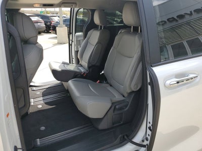 2025 Toyota Sienna XLE 8 Passenger