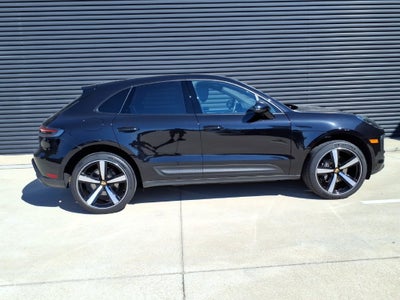 2025 Porsche Macan Base