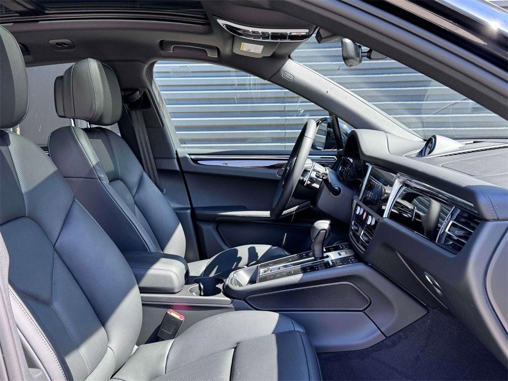 2025 Porsche Macan AWD