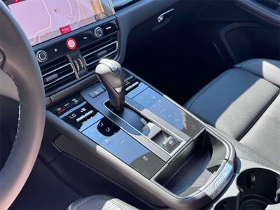 2025 Porsche Macan AWD