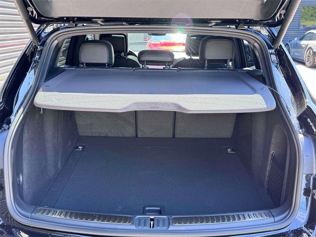 2025 Porsche Macan AWD