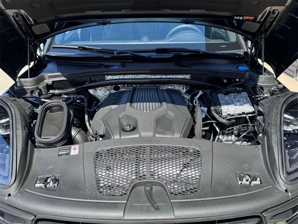 2025 Porsche Macan AWD