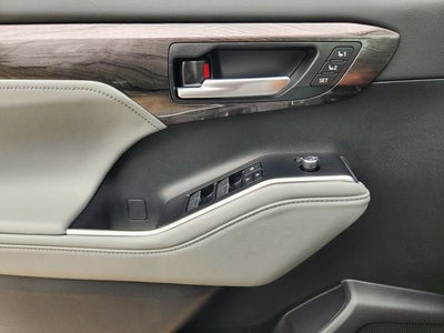 2026 Toyota Highlander Hybrid Platinum