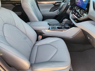 2026 Toyota Highlander Hybrid Platinum