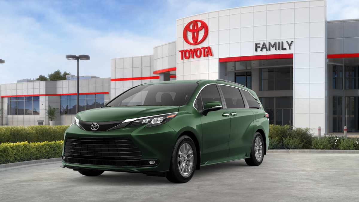 2026 Toyota Sienna XLE 8-Passenger Hybrid FWD's photo